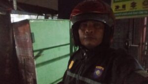 Anggota Polsek Ciomas Saat Mendatangi Lokasi Yang Di Duga Menjual Obat-obatan Keras